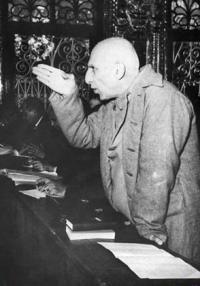 mossadegh-dar-dadgah.jpg