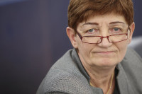 new/Cornelia-Ernst1.jpg