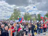 new/tazahorat27aproíl24-paris01.jpg